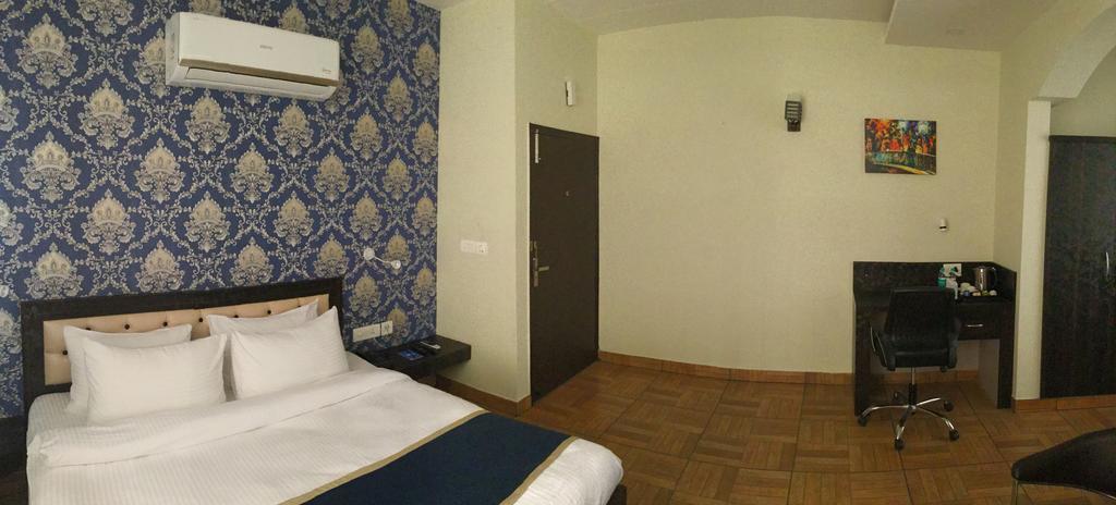 The Park Residency Hotel Greater Noida Kültér fotó