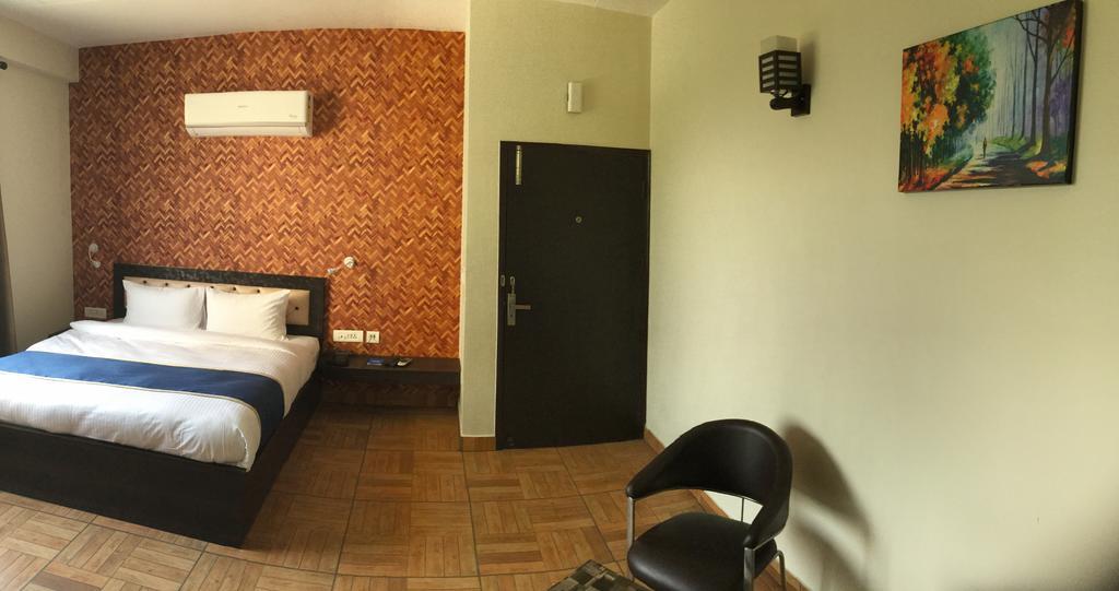 The Park Residency Hotel Greater Noida Kültér fotó